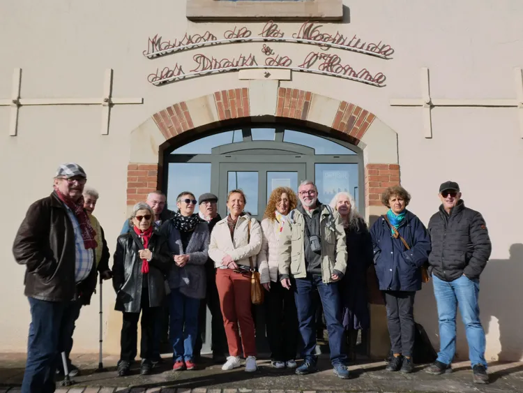 devant la maison de la négritudes et des droits de l'Homme